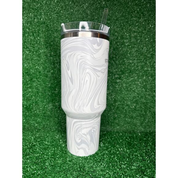 Stanley Quencher H2.0 Tumbler 40 oz - Polar Swirl - Picture 4 of 7